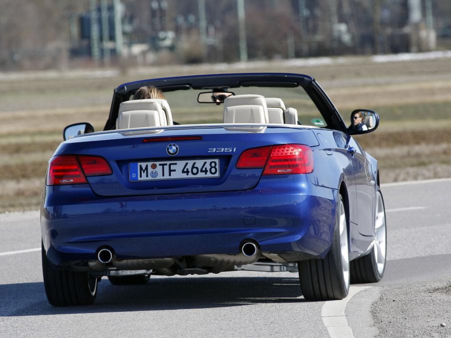  BMW 335i Convertible 2010 года  (фото 4 из 16)